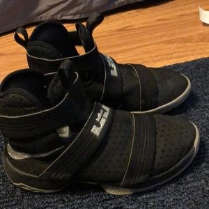 Lebron soldier 10’s